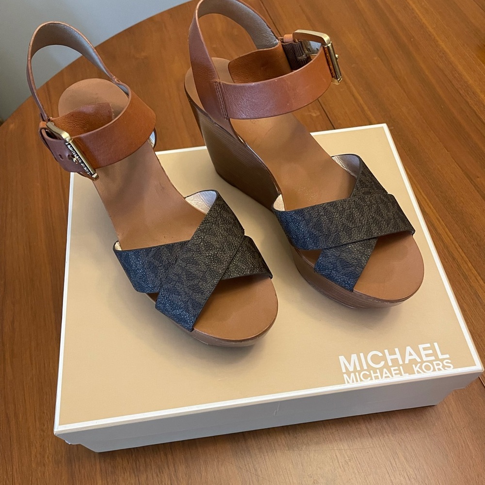 Michael Kors Peggy Wedge 7M - Picture 5 of 6